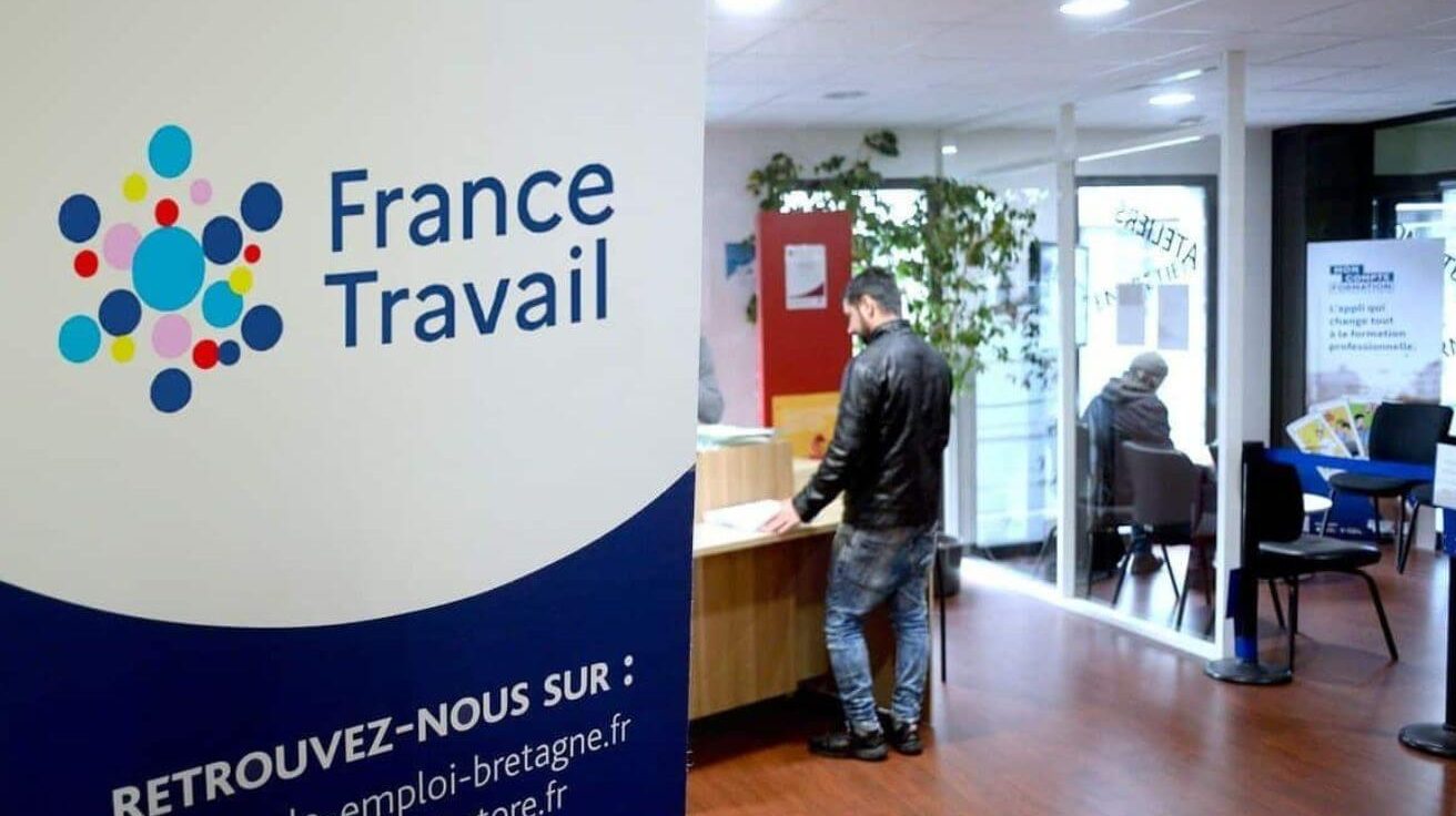 C’est confirmé, France Travail offre 570€ par mois d’aide supplémentaire à ceux qui en font la requête via ce formulaire