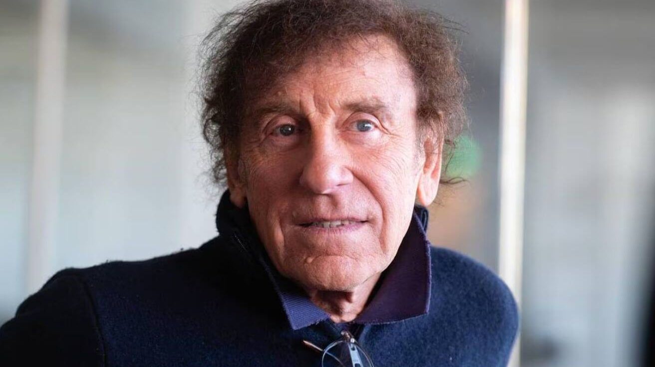 Décoration minimale, papier peint défraîchi… dans l’appartement parisien de 200 mètres carrés d’Alain Souchon