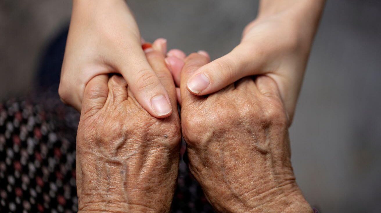 « Les vieux méritent mieux » : les professionnels du grand âge se rassemblent pour que « les lois bougent »
