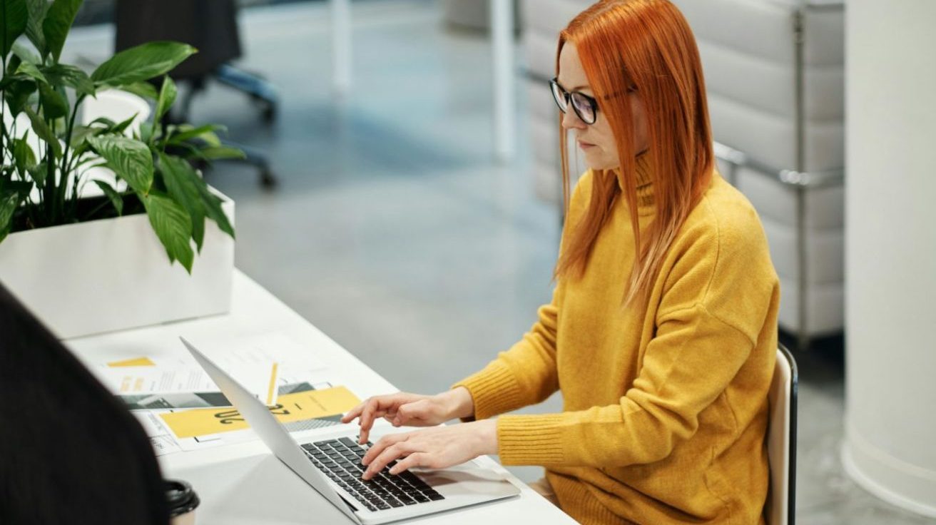 « On en a pour 20 ans » : ce village déborde sous les produits ménagers à cause de sa secrétaire de mairie indélicate