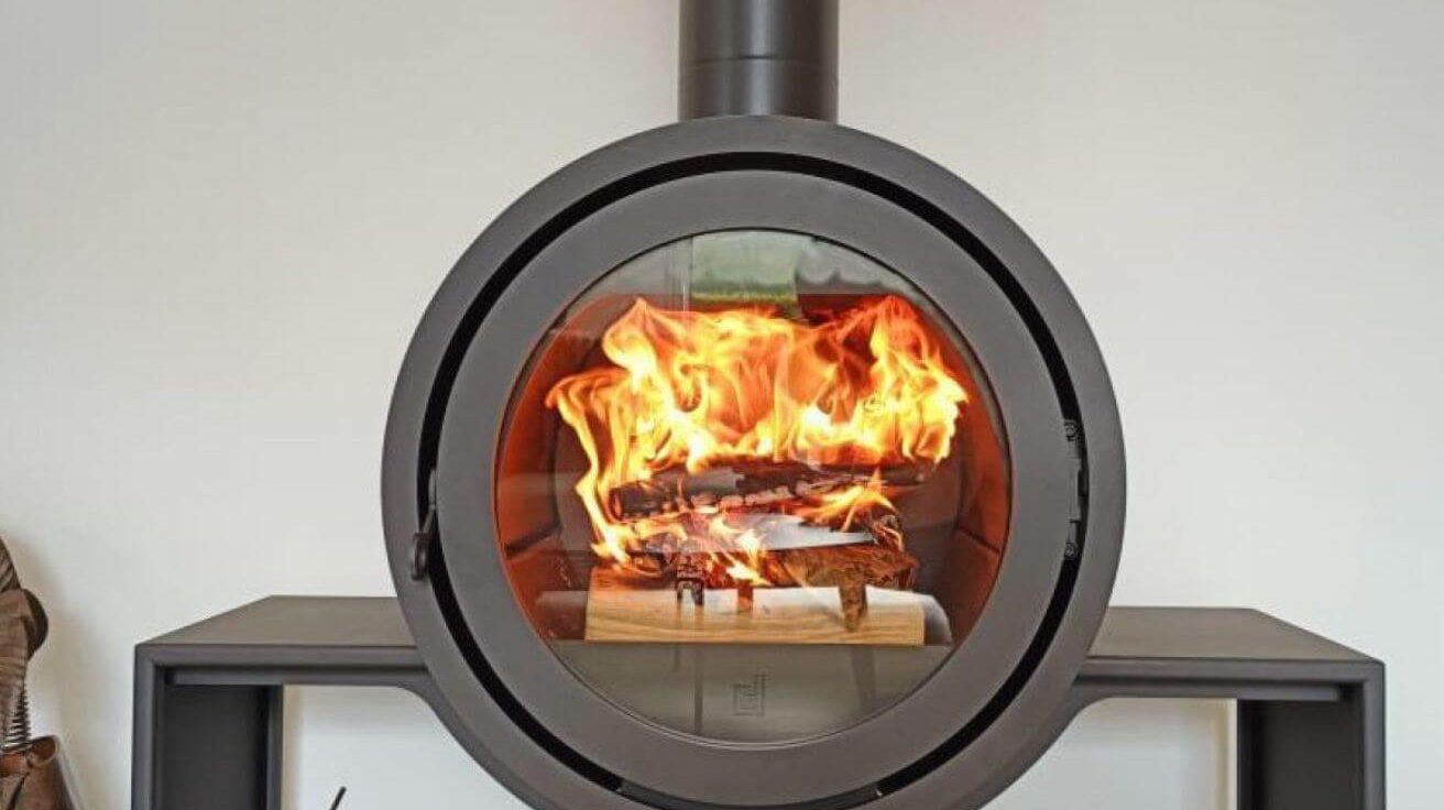 Poêle à bois interdit, aides coupées : ce qui guette les foyers dès janvier 2026